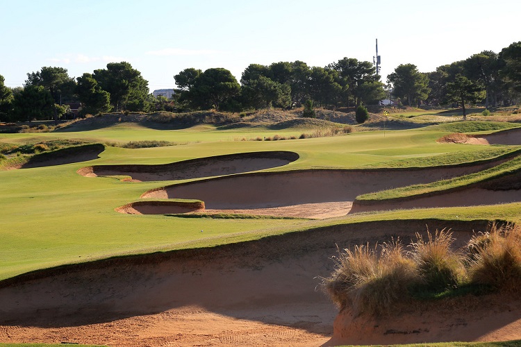 Glenelg Golf Club by Gary Lisbon